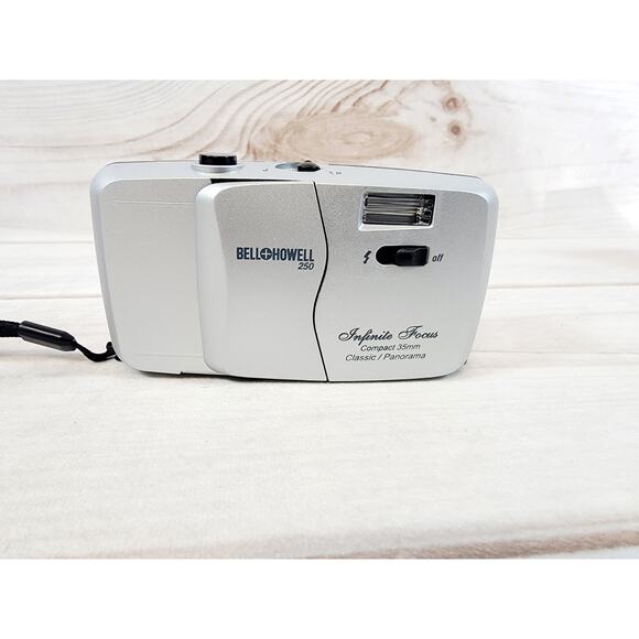 Vintage Bell & Howell Infinite Focus 35mm Panorama Fixed Camera 250NP NEW - Picture 2 of 16